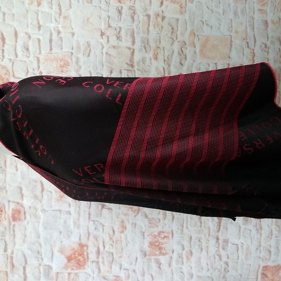 New Versace Logo Striped Scarf - Picture 7 of 13